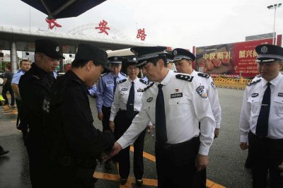 ​白衬衣警察是什么级别？为什么公安局长都不一定能穿？