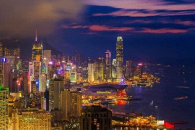 ​为什么香港作为世界最发达的城市之一却异常封建？