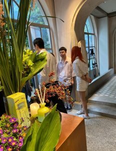 ​37岁胡歌消失7个月罕现身，身材消瘦帅气不减，心情愉快状态好
