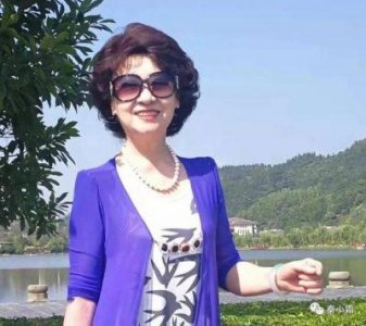 ​我国最早的电视女主持之一，退休后离电视近十年，现过安详生活