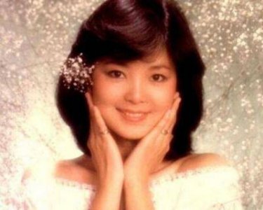 ​为男人与琼瑶决裂，婚后遭遇背叛，亿万身家损失800万，如今她过得如何？