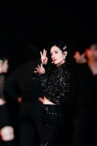 ​震撼！谢娜粉丝数居全网第一，突破1.26亿