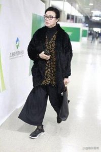 ​金星舞蹈团全面取消演出，面临生死存亡的危机