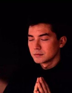 ​尊龙：从“神坛”跌落，无父无母，终身与孤独为伍