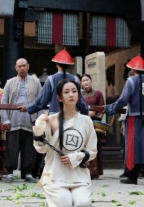 ​香港性感女星产后晒近况！事业线被指更突出，半年内极速结婚生女