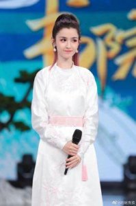 ​一舞成名的哈妮克孜：蜡烛门事件后的事业沉浮与心灵创伤