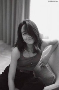 ​60岁陈鸿梅，巅峰时嫁给圈外人恩爱至今，优雅从容依旧