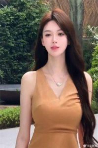 ​黄晓明新女友叶珂线下生图曝光，精修照与现实大相径庭引争议