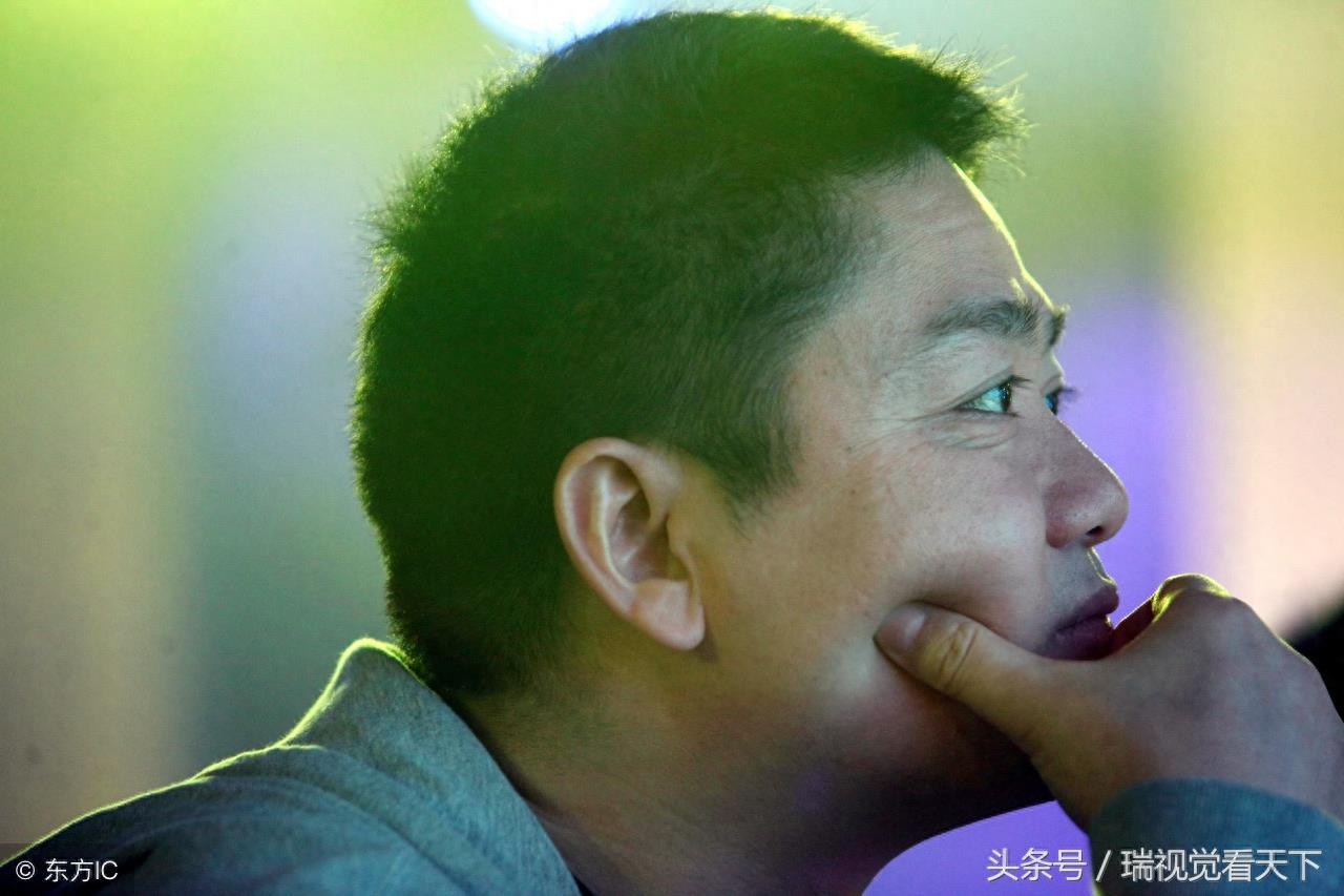 京东CEO刘强东表情包:像是遇到了啥大事儿一样!