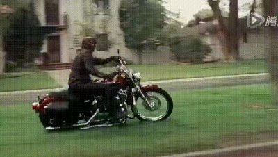 ​给大家推荐四部摩托相关的电影~