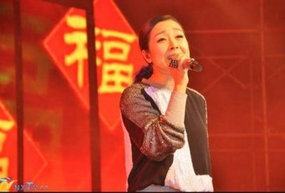 ​唱《祝你平安》一炮而红后的孙悦，因丑闻淡出，隐退多年样貌大变
