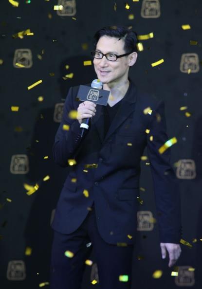 张学友全家福近照,17岁大女儿颜值不输母亲,还是名校学霸