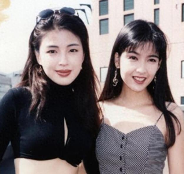 张学友全家福近照,17岁大女儿颜值不输母亲,还是名校学霸