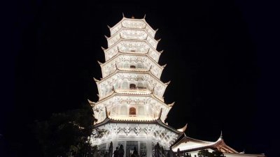 ​从叉腰姿势看男女的不同心理