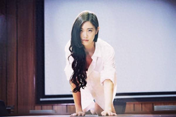电影情圣里面的韩国女明星李成敏，百般妩媚，性感妖娆