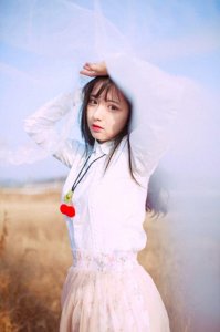​明眸频顾，令我喜悦无数；细数流年，甜蜜因你故