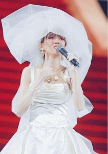 ​梅艳芳用生命绽放的《女人花》美丽到不敢直视，真正完整的女人