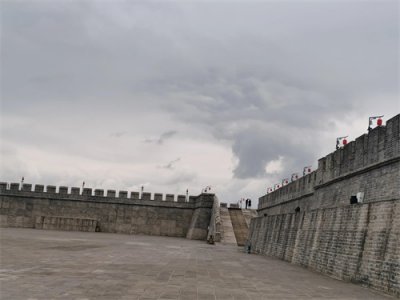 ​偷得浮生半日闲 细看城头风云变幻 黑云压城城欲摧 城头变换大王旗