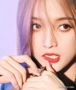 ​吴宣仪，极具柔情气息的清纯美女，靓丽容颜，展现迷人魅力