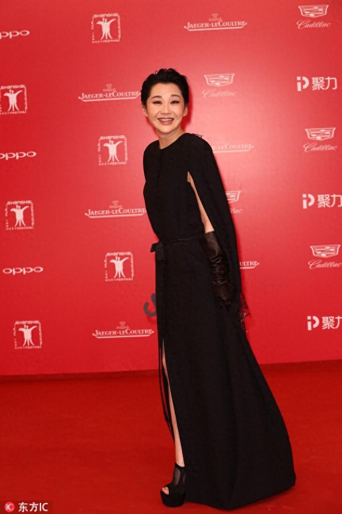 上影节红毯周迅刘亦菲许晴宋茜美出新高度，三个“杨幂”同时现身令人惊呆了丨图赏