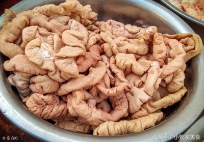 ​肥肠应该怎么洗才不臭？方法很简单，只需要记住以下几个小技巧
