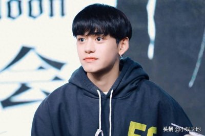 ​NCT成员黄旭熙（lucas)活动照，可盐可甜的大男孩，手指太好看