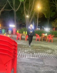 ​人都去哪里了？广西一烧烤店没顾客愁坏老板娘：一晚上只卖了40块
