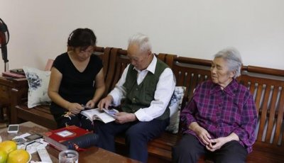 ​一人坚守阵地，打退敌人数十次进攻，歼敌196人，直到获得增援