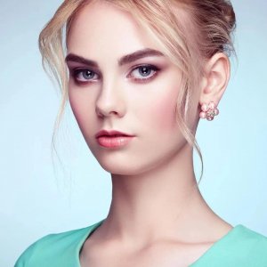 ​一组女性模特艺术摄影作品欣赏（图）