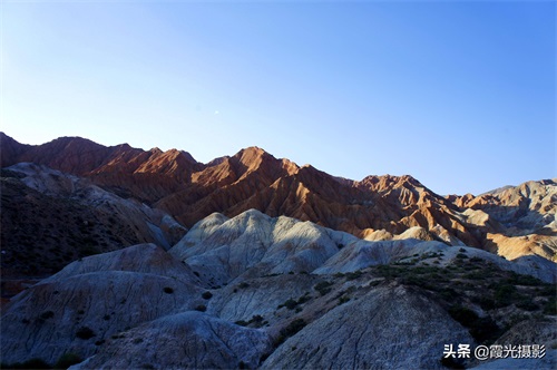 “高原小江南”贵德国家地质公园,黄河倒映的丹霞风光