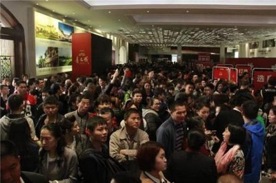 ​疯狂的南宁楼市：从刚需”抢“到改善型楼盘，真相究竟是什么？