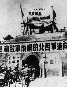 ​1950年，为清除西北“匪患”，我军出动上万官兵、坦克和装甲车