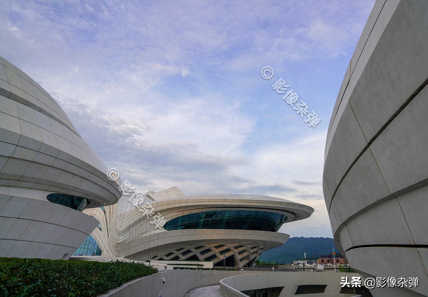 梅溪湖国际文化艺术中心,投资28亿造型独特,成为长沙网红打卡地