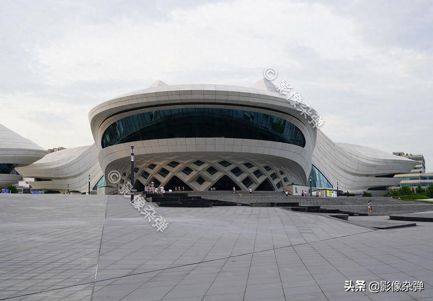 梅溪湖国际文化艺术中心,投资28亿造型独特,成为长沙网红打卡地