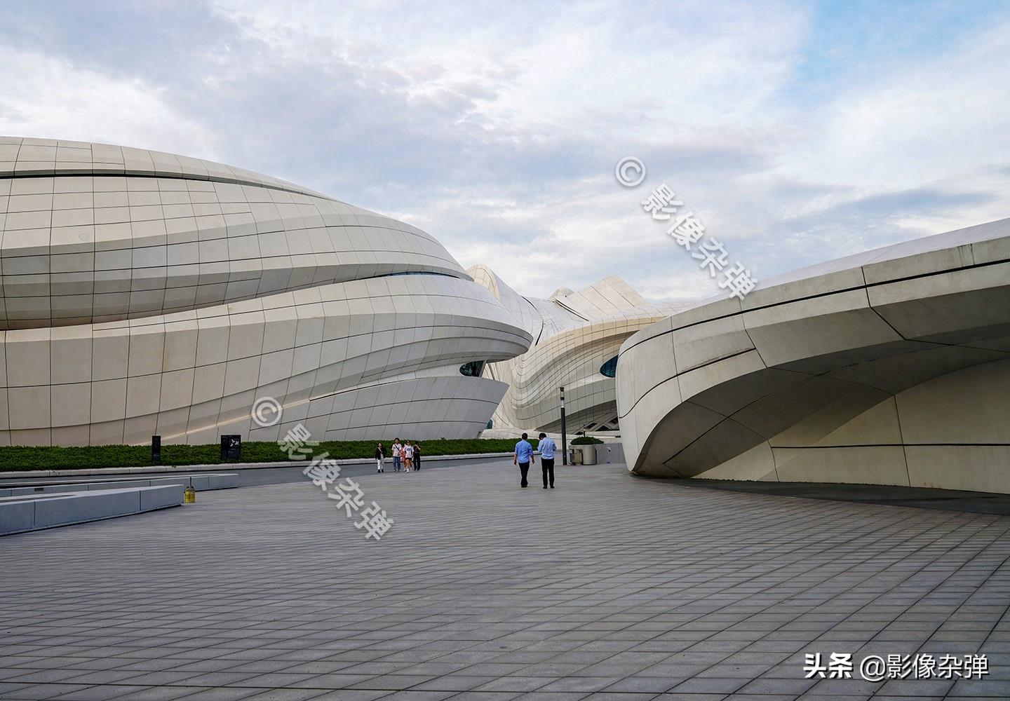 梅溪湖国际文化艺术中心,投资28亿造型独特,成为长沙网红打卡地