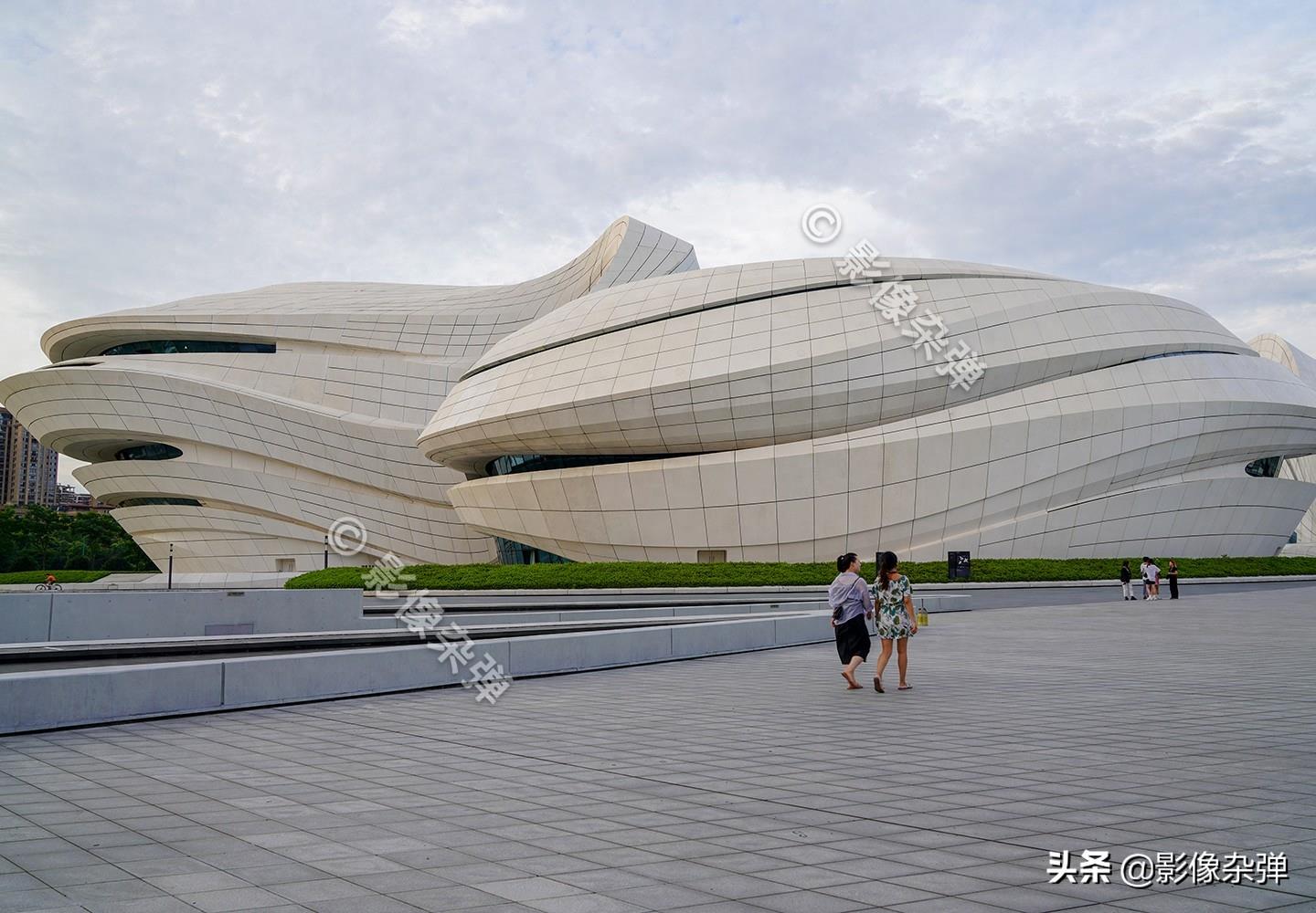 梅溪湖国际文化艺术中心,投资28亿造型独特,成为长沙网红打卡地