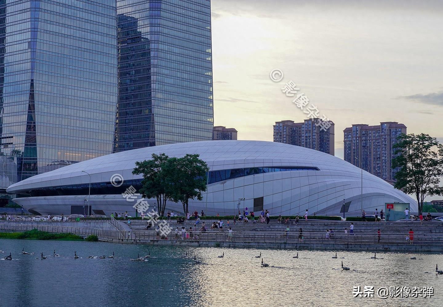 梅溪湖国际文化艺术中心,投资28亿造型独特,成为长沙网红打卡地
