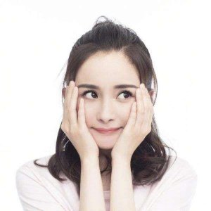 ​杨幂自曝“被潜”经历 坦言很难过 知名作家：导演是张艺谋就愿意