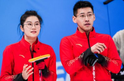 ​中国冰壶美女颜值高！霸气喊出升国旗奏国歌，老公告白，即将大婚