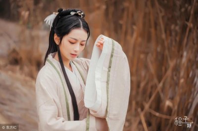 ​小说：女子被拐到山沟沟，给傻子当媳妇，她竟不哭闹还异常淡定