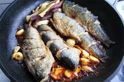 ​煎青鱼怎么才能不粘锅 煎青鱼的做法