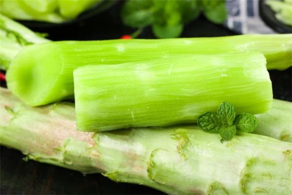 莴笋隔夜变红了还能吃吗 莴笋可以放冰箱吗