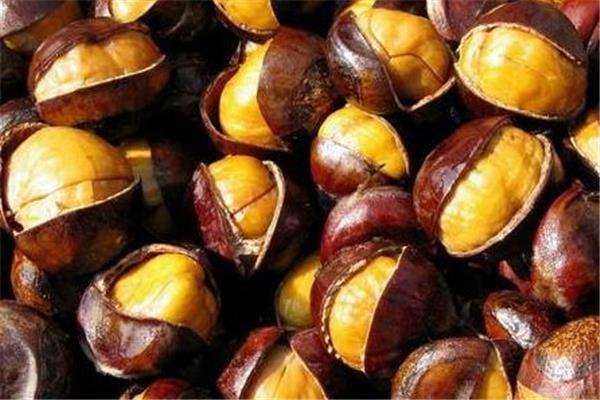 糖炒栗子发黑怎么回事 糖炒栗子发黑还能吃吗 糖炒栗子发黑怎么回事 糖炒栗子发黑还能吃吗
