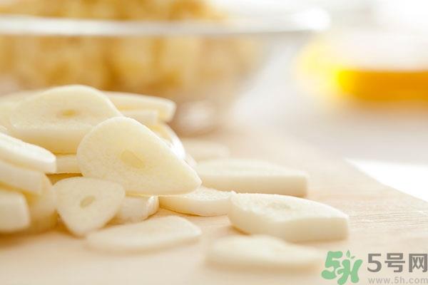 剥好的大蒜怎么保存?去皮大蒜保鲜方法 剥好的大蒜怎么保存?去皮大蒜保鲜方法