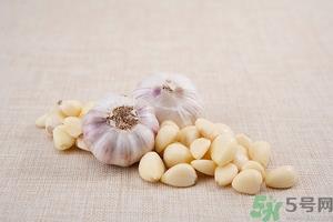 剥好的大蒜怎么保存?去皮大蒜保鲜方法 剥好的大蒜怎么保存?去皮大蒜保鲜方法