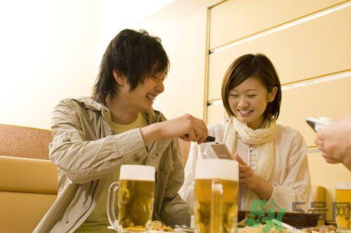 过期啤酒能喝吗？过期啤酒喝了会怎么样？