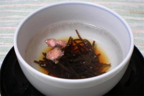 海藻茶的功效与作用 海藻茶有什么好处 海藻茶的功效与作用 海藻茶有什么好处