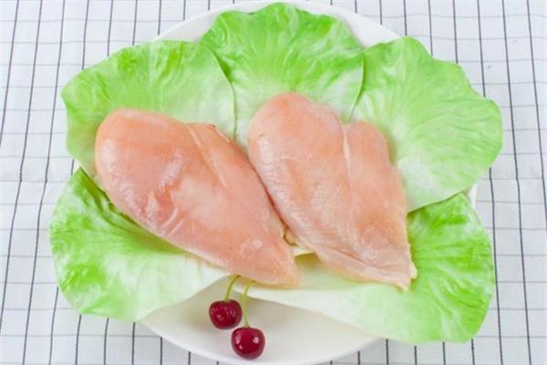 鸡胸肉吃多少合适 鸡胸肉吃多了会胖吗 鸡胸肉吃多少合适 鸡胸肉吃多了会胖吗