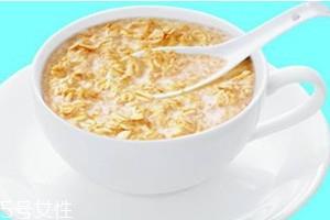 麦片和蜂蜜能一起吃吗 麦片和蜂蜜一起吃的好处 麦片和蜂蜜能一起吃吗 麦片和蜂蜜一起吃的好处