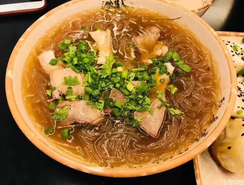 炒粉丝怎么让它不粘不坨 炒粉丝不结块的窍门 炒粉丝怎么让它不粘不坨 炒粉丝不结块的窍门